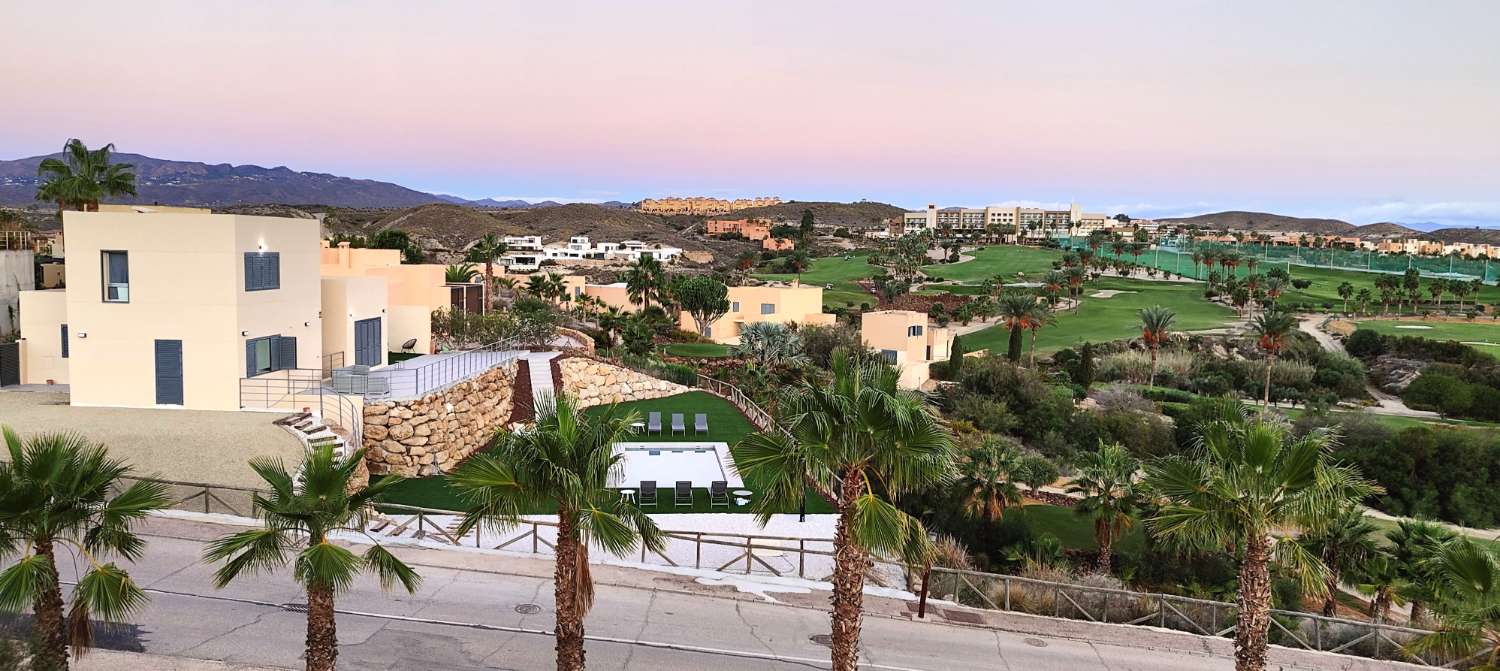 EXCLUSIVA VILLA DE 6 DORMITORIOS EN VALLE DEL ESTE - VERA