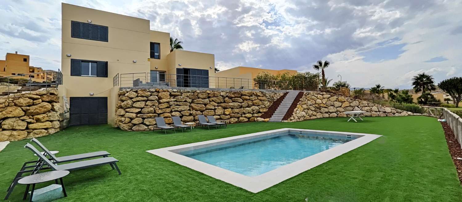 EXCLUSIVA VILLA DE 6 DORMITORIOS EN VALLE DEL ESTE - VERA