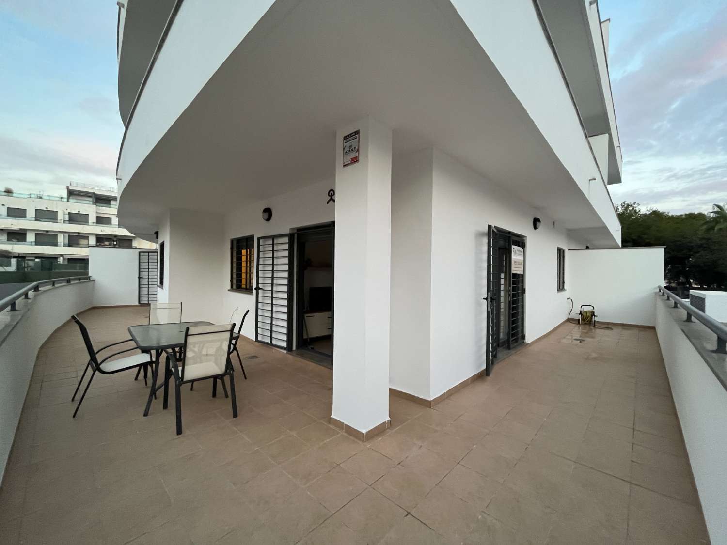 Apartamento en planta  baja de 3 dormitorios en Pinar de Garrucha