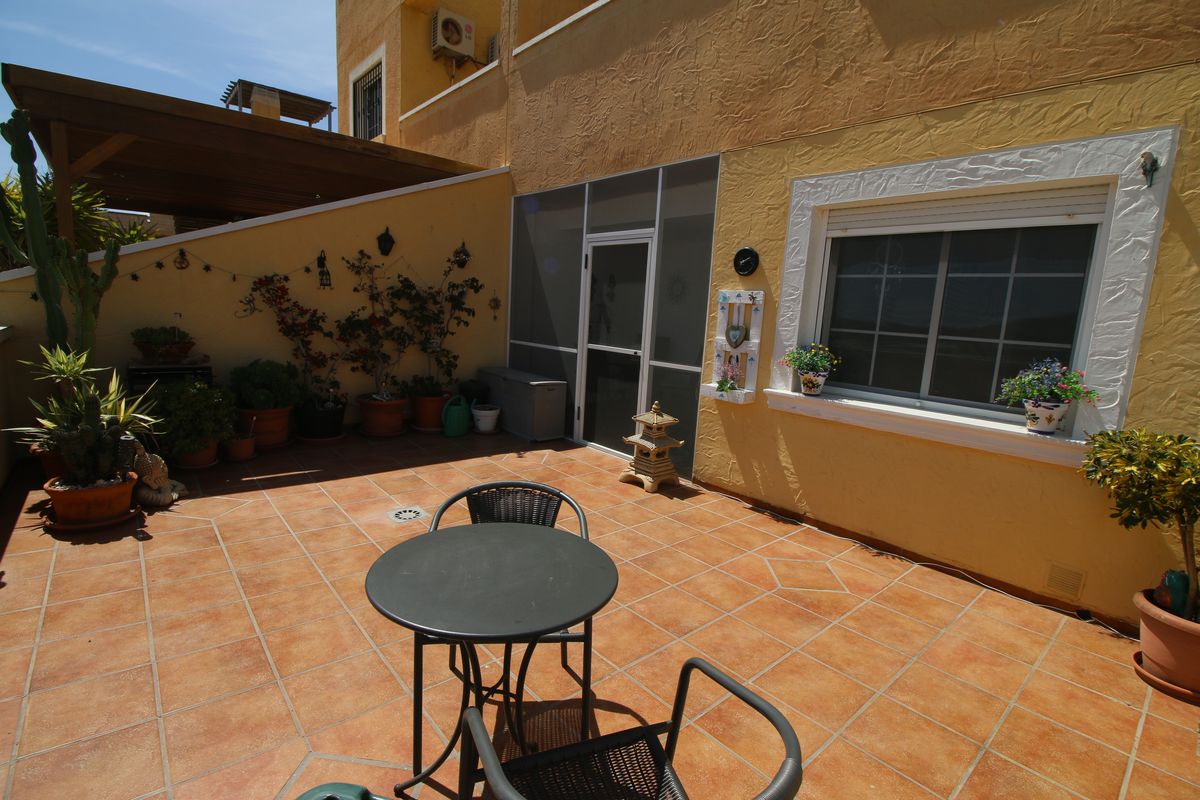 Apartamento de 2 dormitorios en planta baja SA1132
