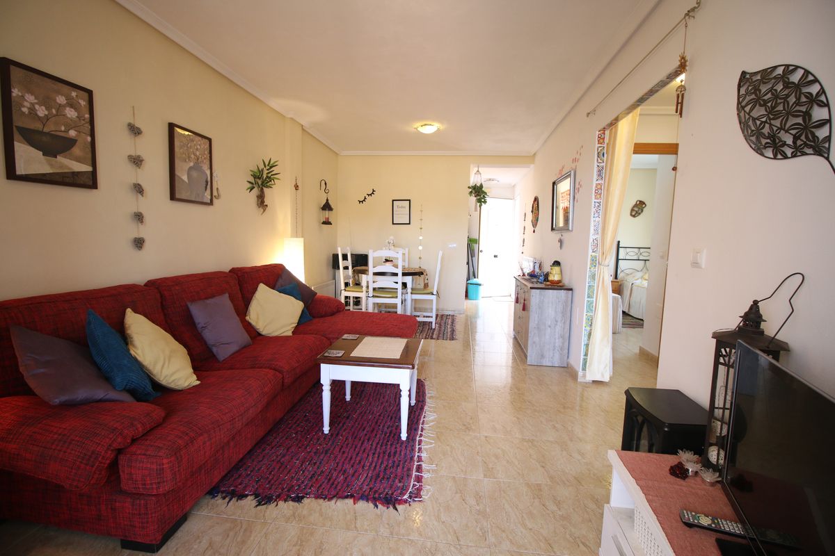 Apartamento de 2 dormitorios en planta baja SA1132