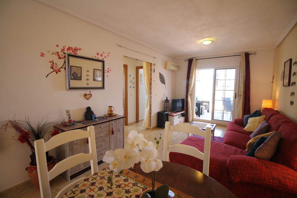 Apartamento de 2 dormitorios en planta baja SA1132