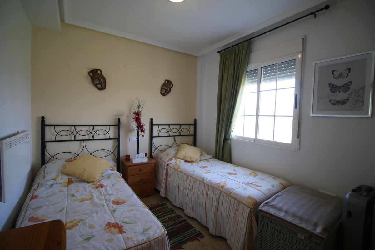 Apartamento de 2 dormitorios en planta baja SA1132