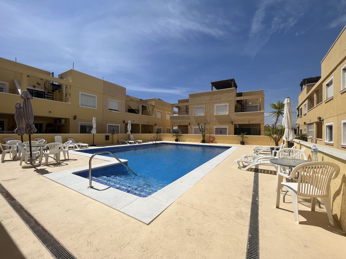 Apartamento de 2 dormitorios en planta baja SA1132