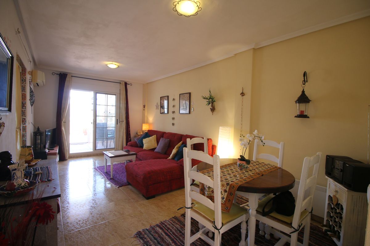 Apartamento de 2 dormitorios en planta baja SA1132