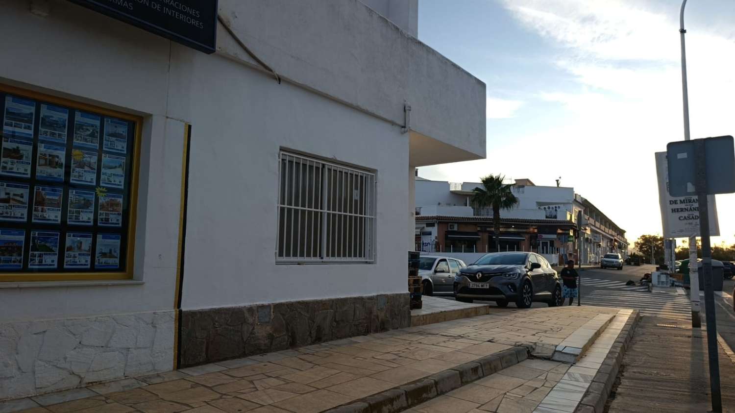 Alquiler de Local comercial en esquina  RA836
