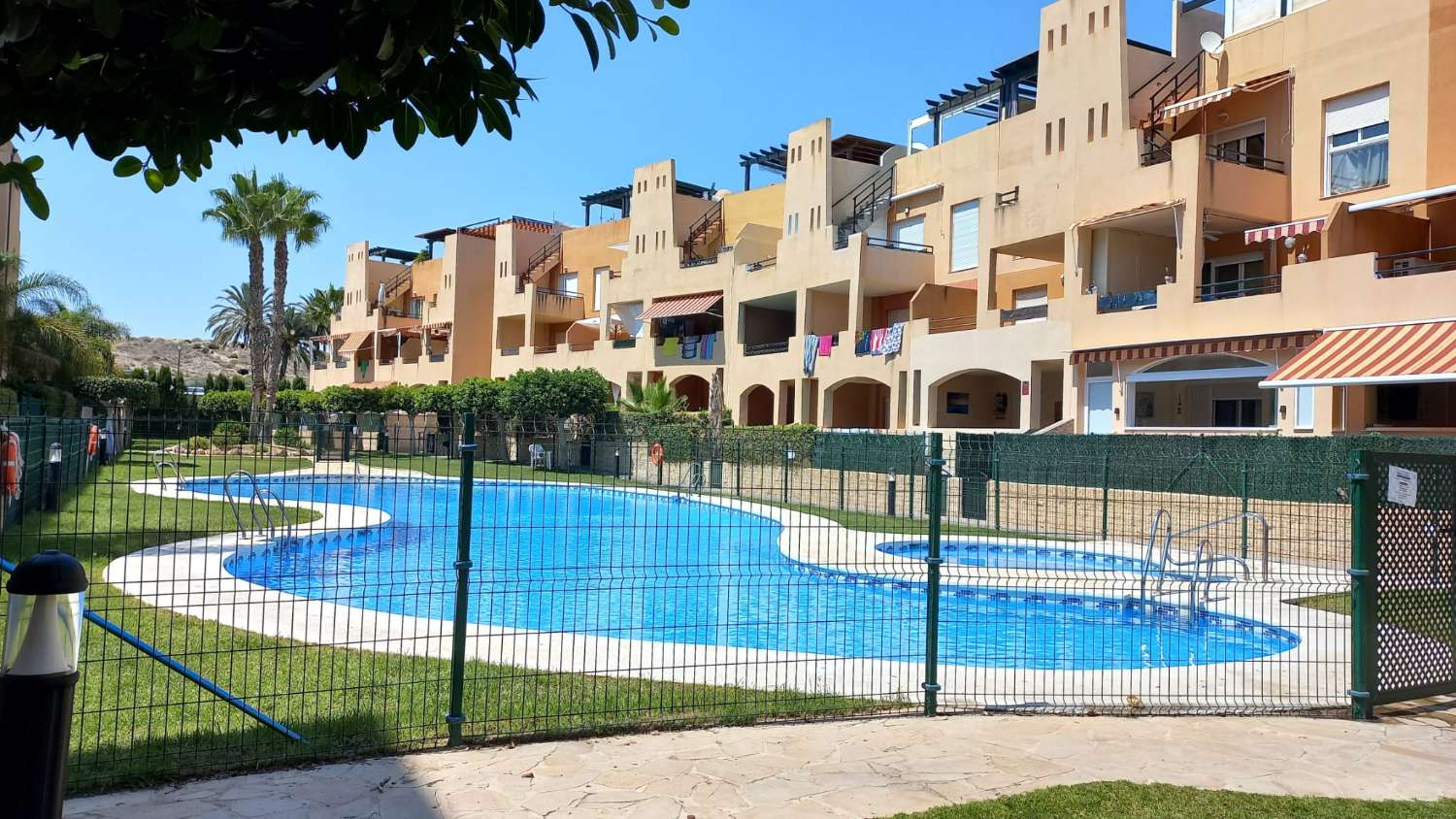 Alquiler de bajo de 2 dormitorios en Paraíso de Vera Playa