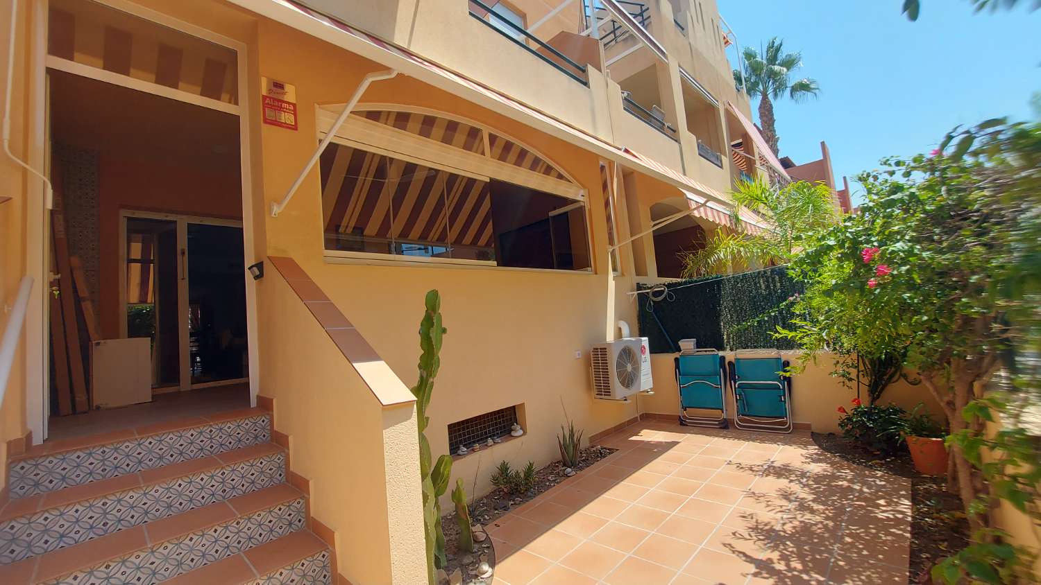Alquiler de bajo de 2 dormitorios en Paraíso de Vera Playa